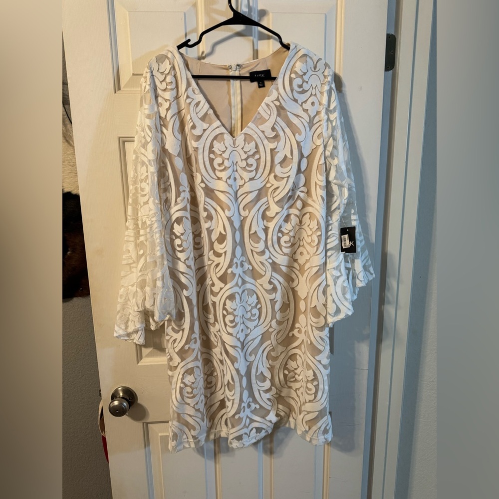 Vince Camuto White Lace Overlay V-Neck Dress